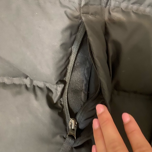 LL Bean large black Puffer vest - Picture 2 of 4